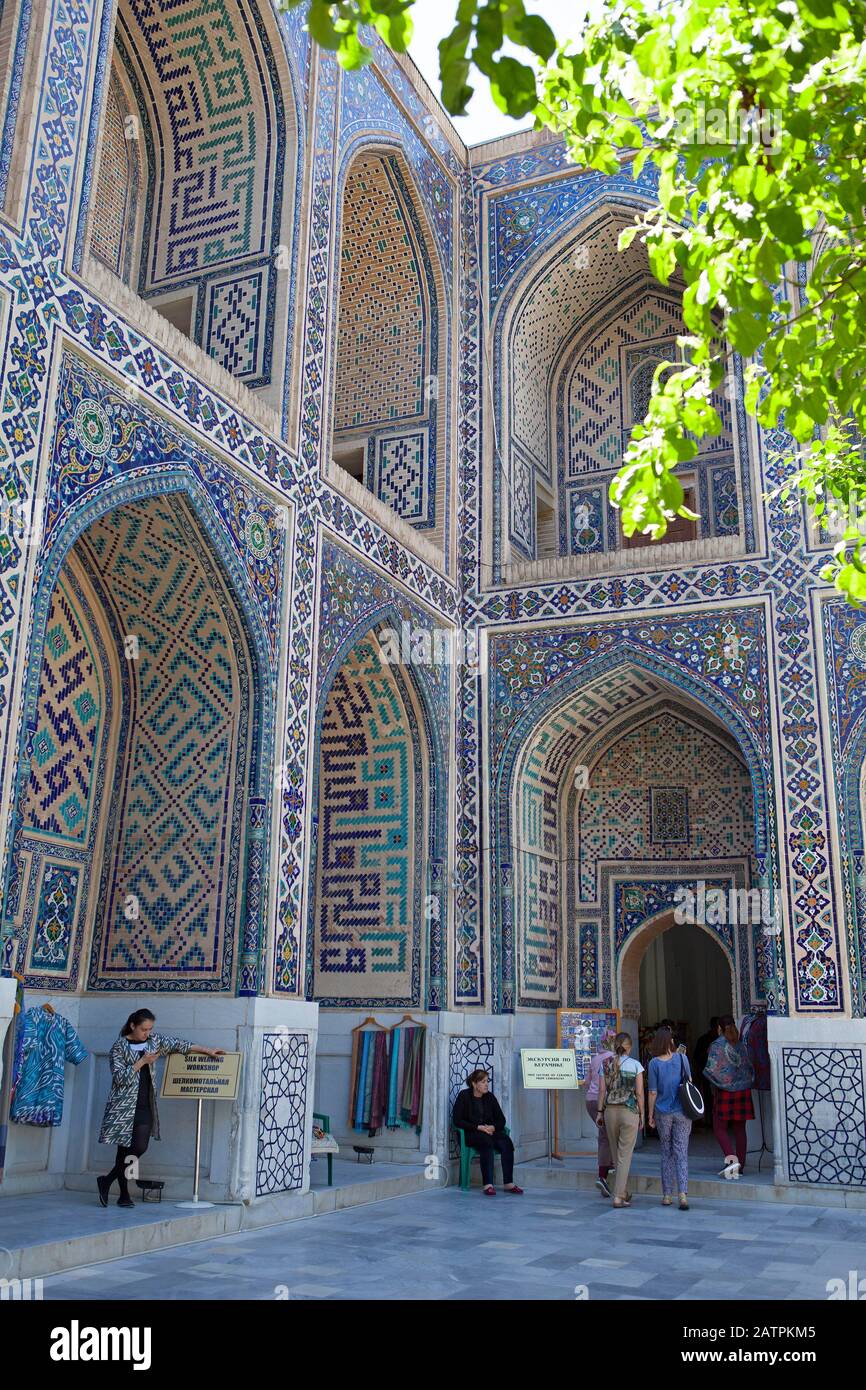 Inner courtyard with ogival niches of the Ulug'Bek-Medrese, Registan Square, Samarkand, Samarqand Province, Uzbekistan Stock Photo