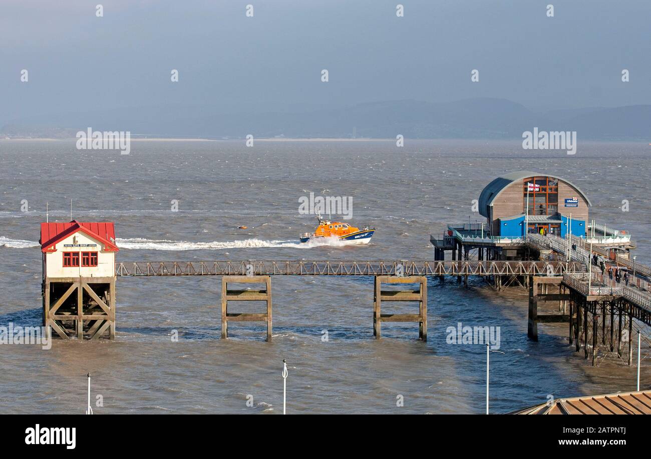 Mumbles Pier - Swansea - Wales - UK - 4th February 2020 The Mumbles Lifeboat after launching from the RNLI Lifeboat Station in Mumbles near Swansea today.  Pic by Lisa Dawson Rees Credit: Phil Rees/Alamy Live News Stock Photo