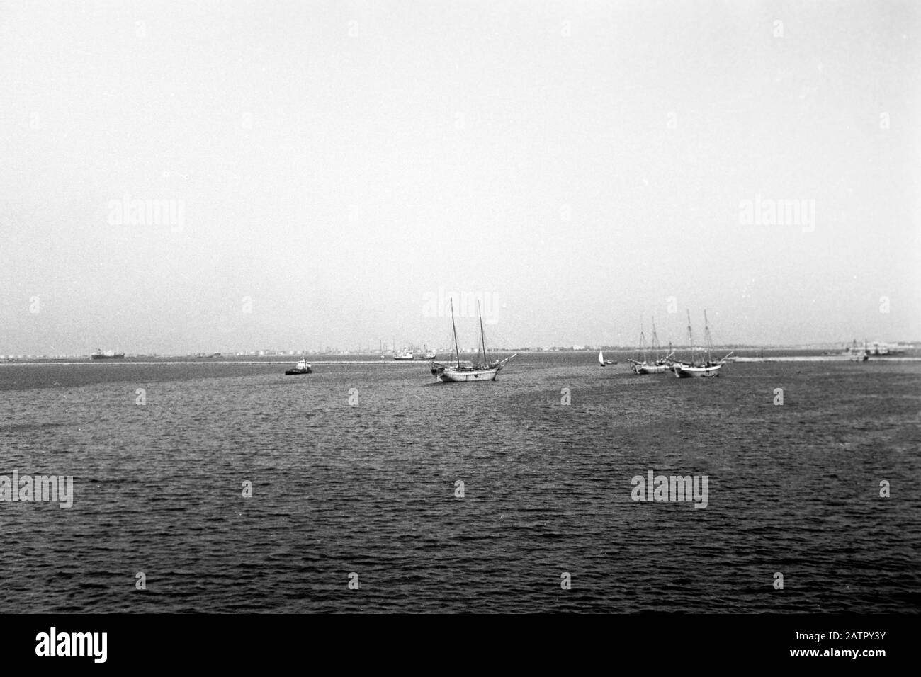 Unterwegs auf dem Suezkanal, Ägypten 1955. Travelling the Suez Canal by ship, Egypt 1955. Stock Photo