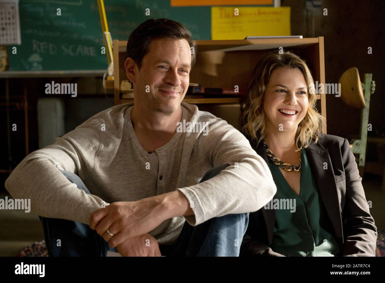 THE HEALING POWERS OF DUDE, from left Tom Everett Scott, Larisa