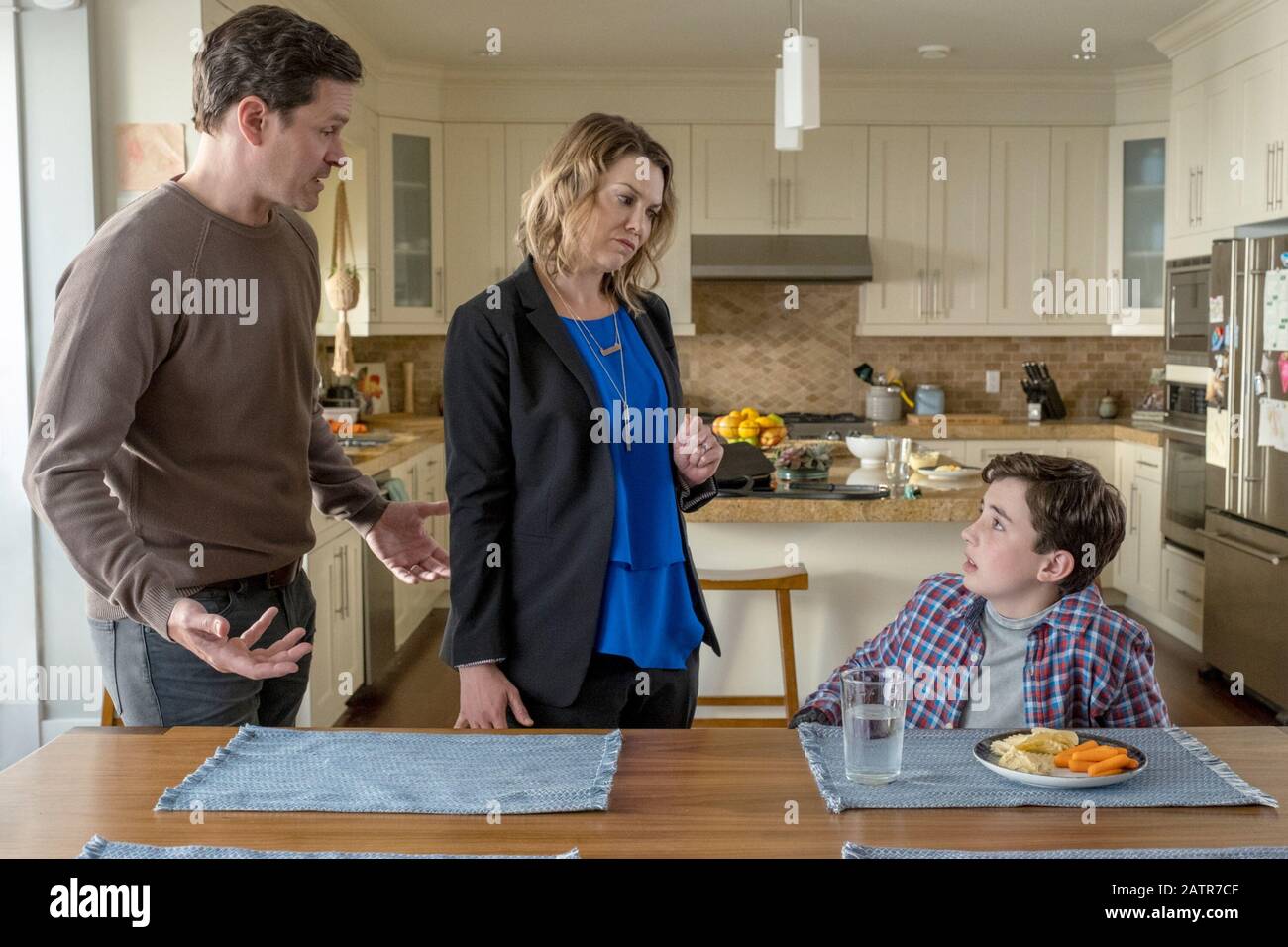 THE HEALING POWERS OF DUDE, from left Tom Everett Scott, Larisa(01)