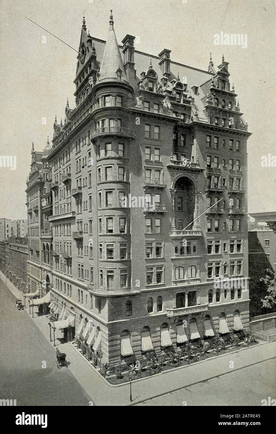 WALDORF-ASTORIA HOTEL, New York, in 1893. It was demolished in 1929 to  build the Empire State Building Stock Photo - Alamy, image size:883x1390