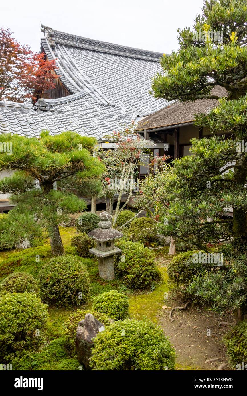 garden, Manshuin Monzeki Tendai temple, Kyoto, Japan Stock Photo - Alamy