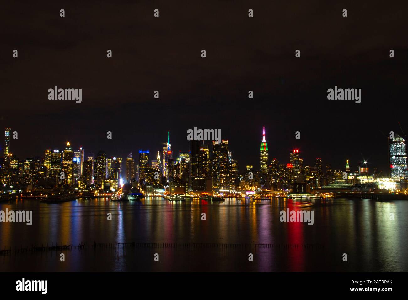 Night view lower manhattan skyscrapers hi-res stock photography and ...