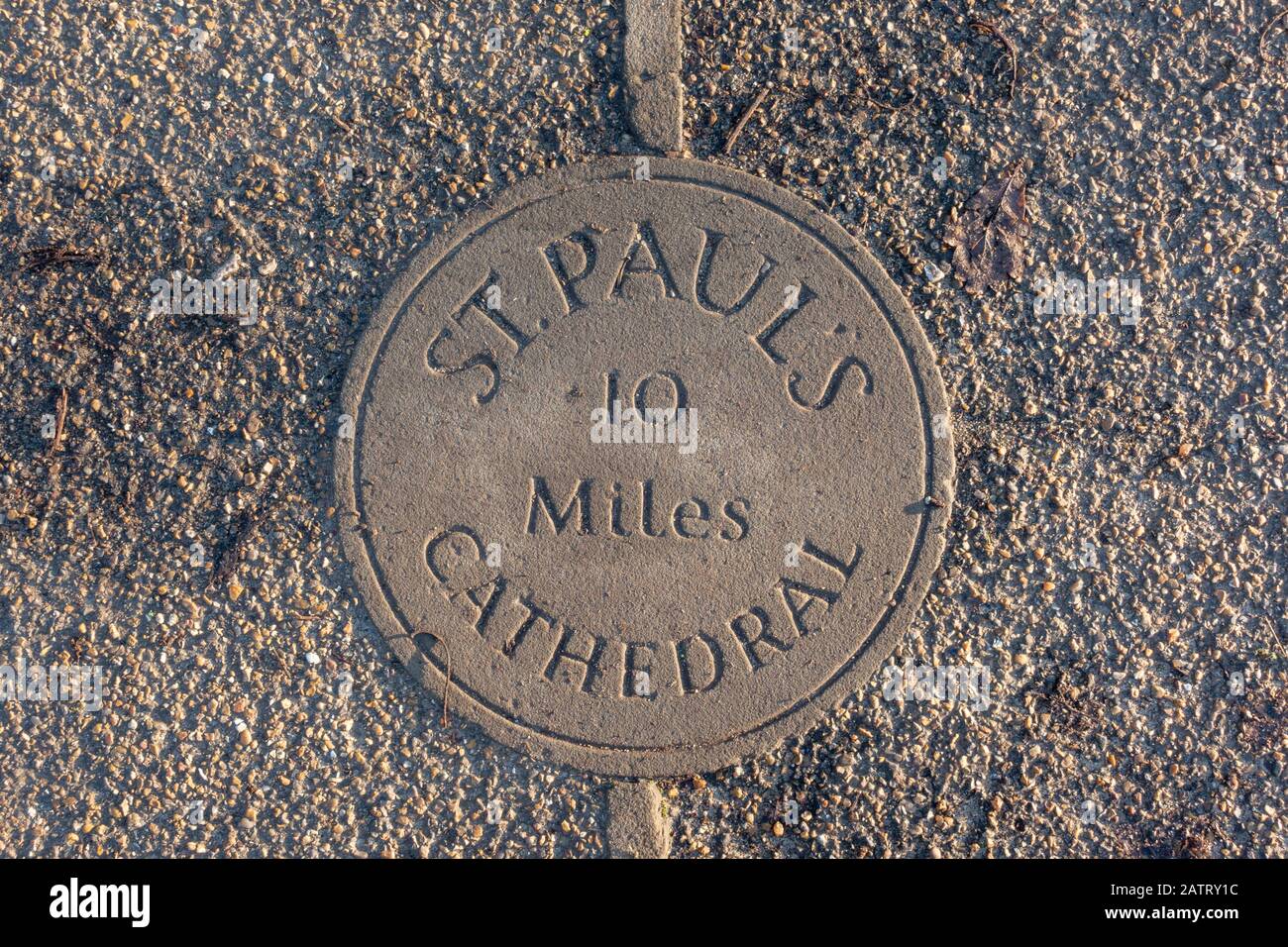 Plaque/marker indicating distance (10 miles) from St Pauls Cathedral in Richmond Park, Richmond, Surrey, UK. Stock Photo
