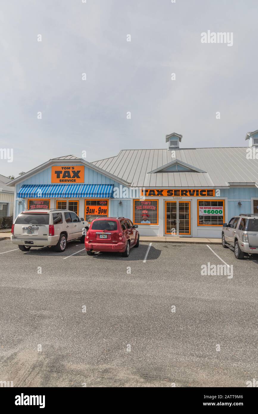 Income tax building hi-res stock photography and images - Alamy