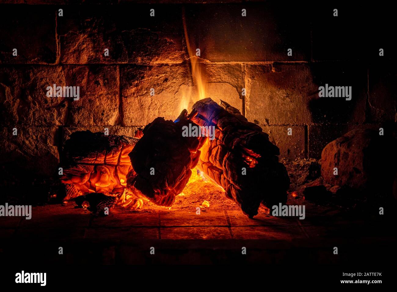 Log burning fireplaces hi-res stock photography and images - Alamy