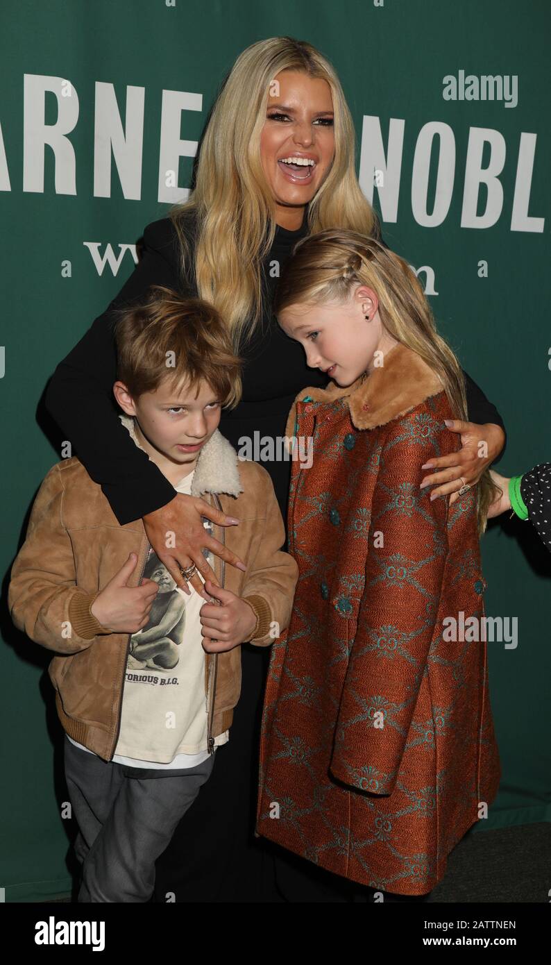 February 4 New York New York Usa Singer Actress Personality Jessica Simpson With Her Children Ace Knute Johnson And Maxwell Drew Johnson Where She Promoted Her New Book Open Book At Barnes