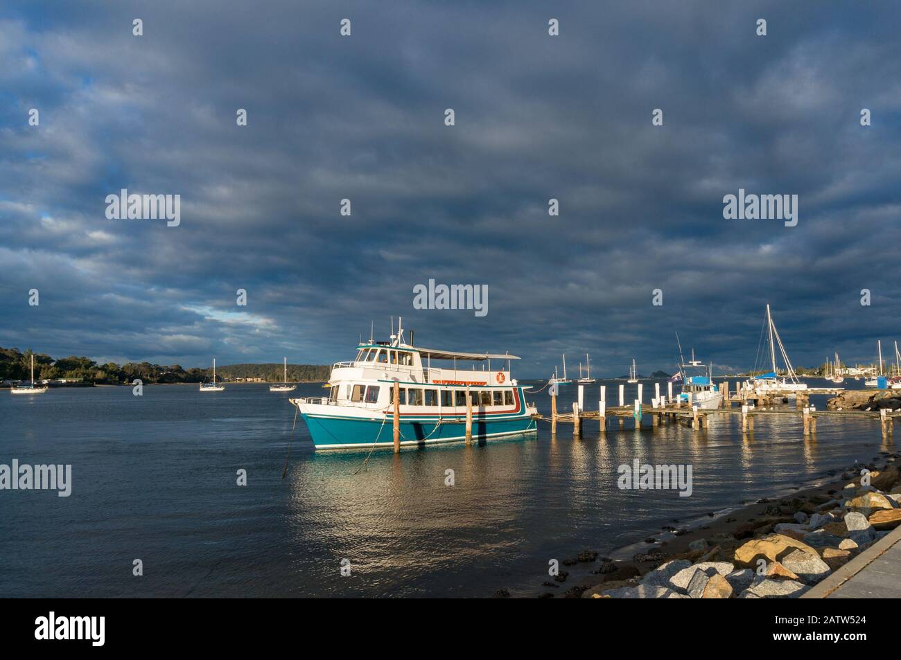 Junk as cruise boat hi-res stock photography and images - Alamy