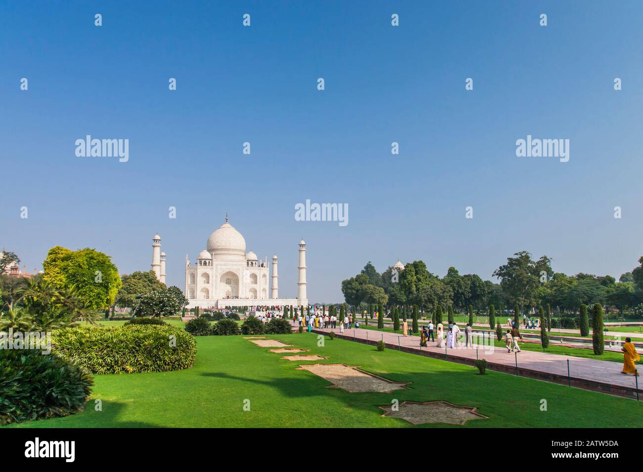Mahu Mahal Taj Mahal, white marble mausoleum, built by Shah Jahan, Indian Mughal ...