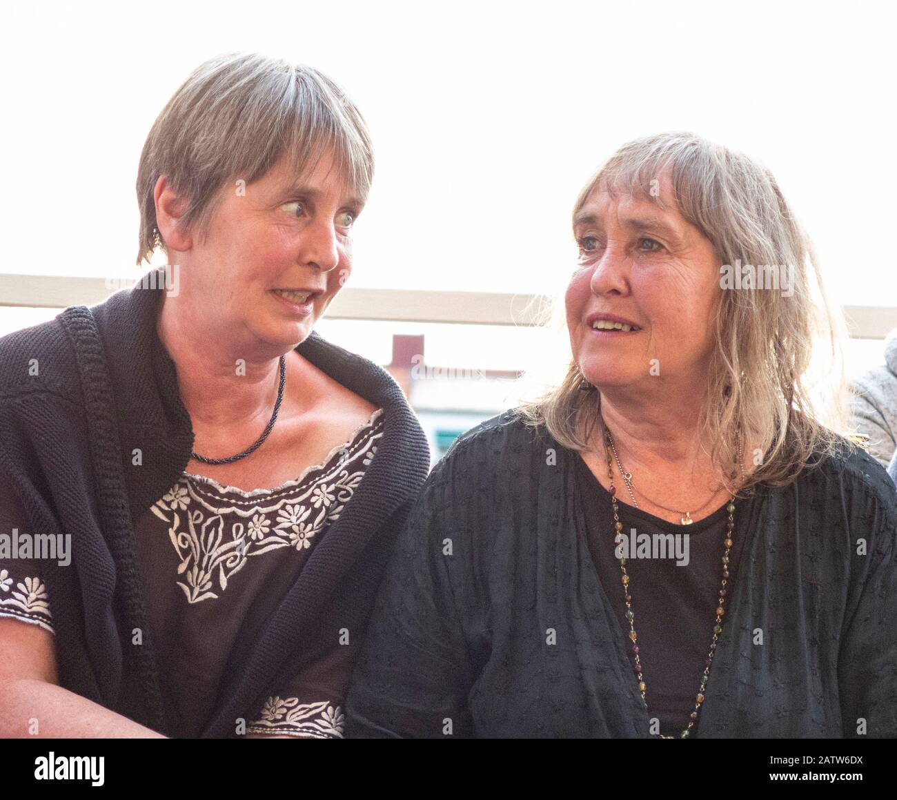 Two women together hi-res stock photography and images - Alamy