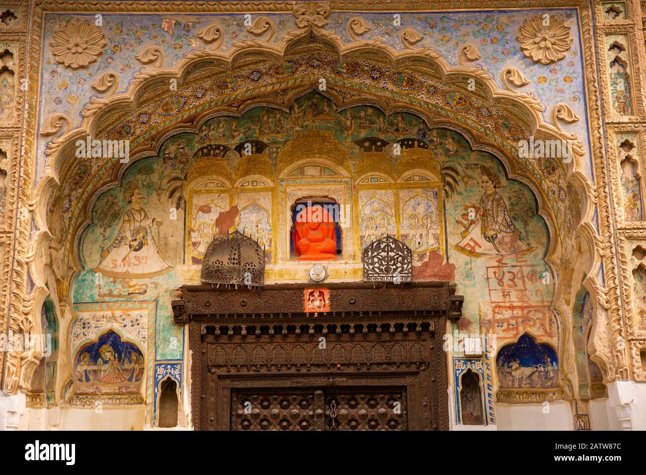 India, Rajasthan, Shekhawati, Ramgarh, ornately decorated Vedaarabya Haveli doorway Stock Photo