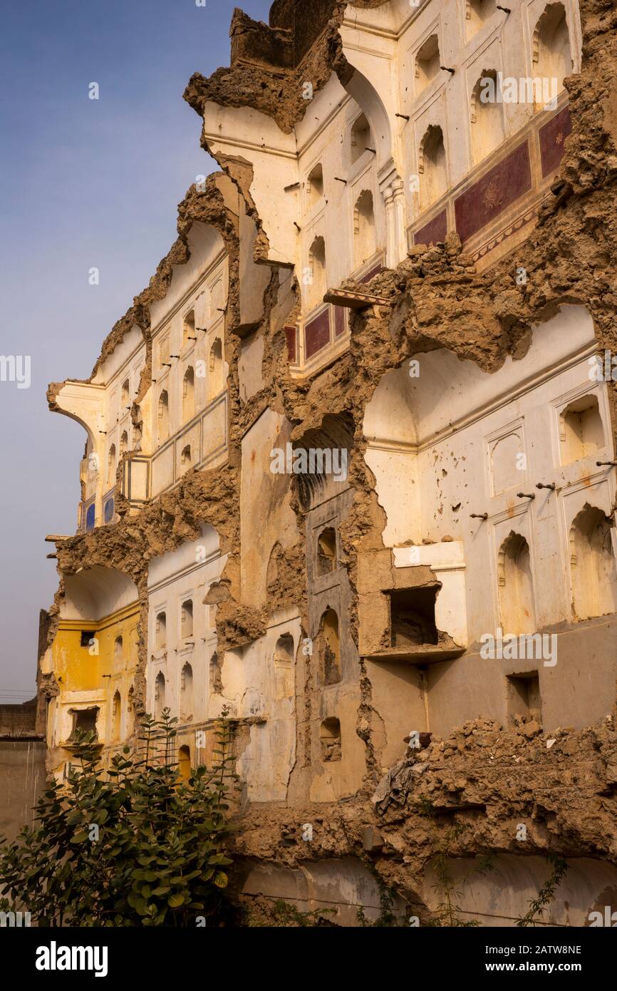 N10516India, Rajasthan, Shekhawati, Ramgarh, vacant plot where old haveli has been demolished Stock Photo