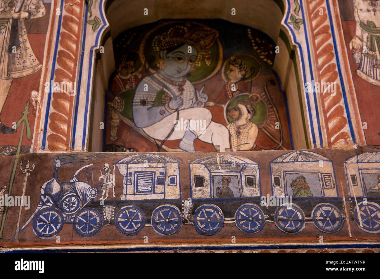 India, Rajasthan, Shekhawati, Dundlod, Tunanram Goenka (seth rus Das) Haveli, restored home of wealthy merchant, courtyard, painted train and carriage Stock Photo