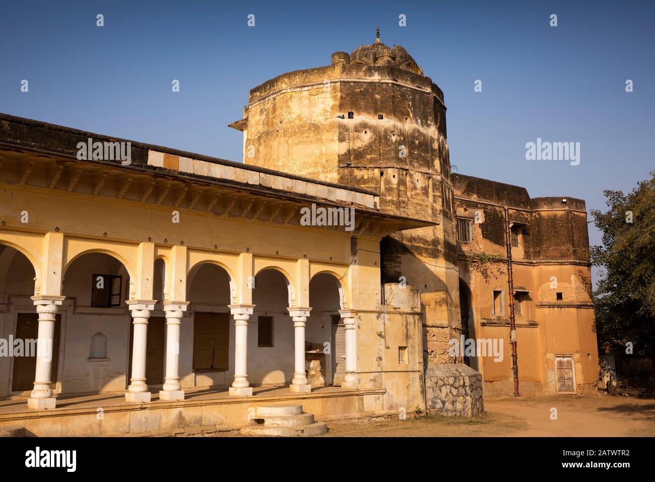 India, Rajasthan, Shekhawati, Dundlod, Shiv Garh Fort, C18th fortified home, built in 1750 by Thakur Kesri Singhvi, son of Rao Shekhaji, after whom th Stock Photo