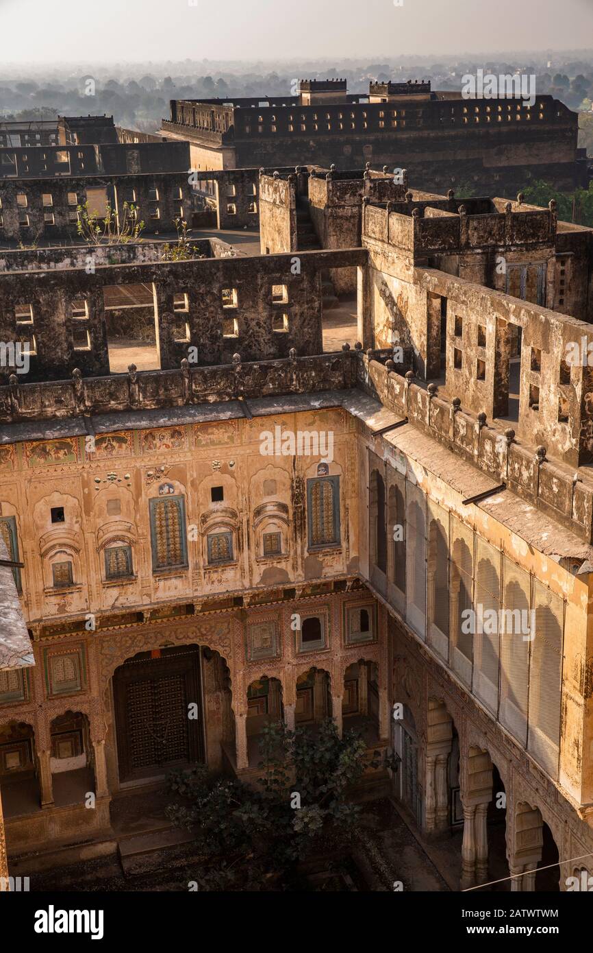 India, Rajasthan, Shekhawati, Dundlod, elevated view of town from Tunanram Goenka (seth rus Das) Haveli, Stock Photo