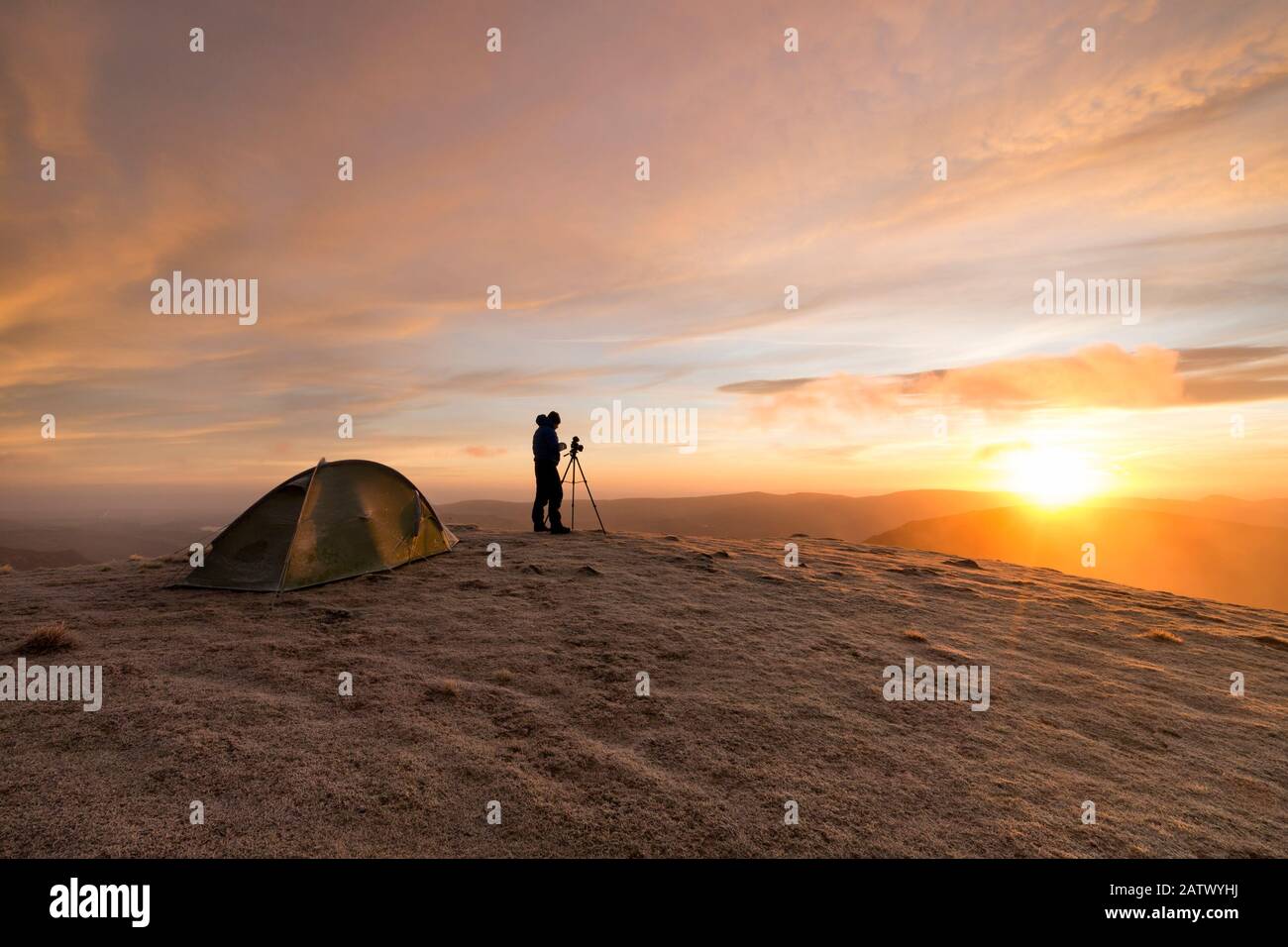 Filming in the uk mountains hires stock photography and images Alamy
