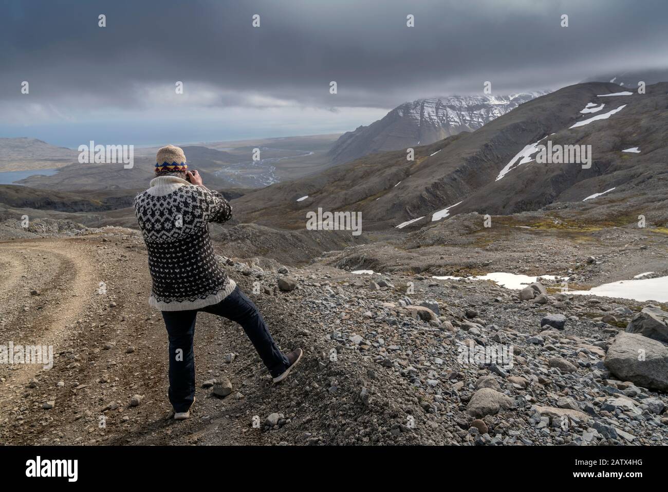 Man taking pictures, Stadardalur valley, Vatnajokull National Park, Iceland Stock Photo