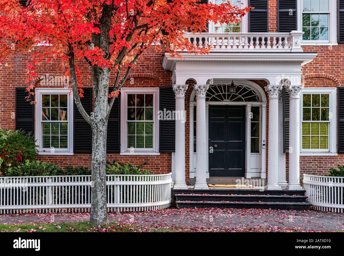 White picket fence house new england hires stock photography and