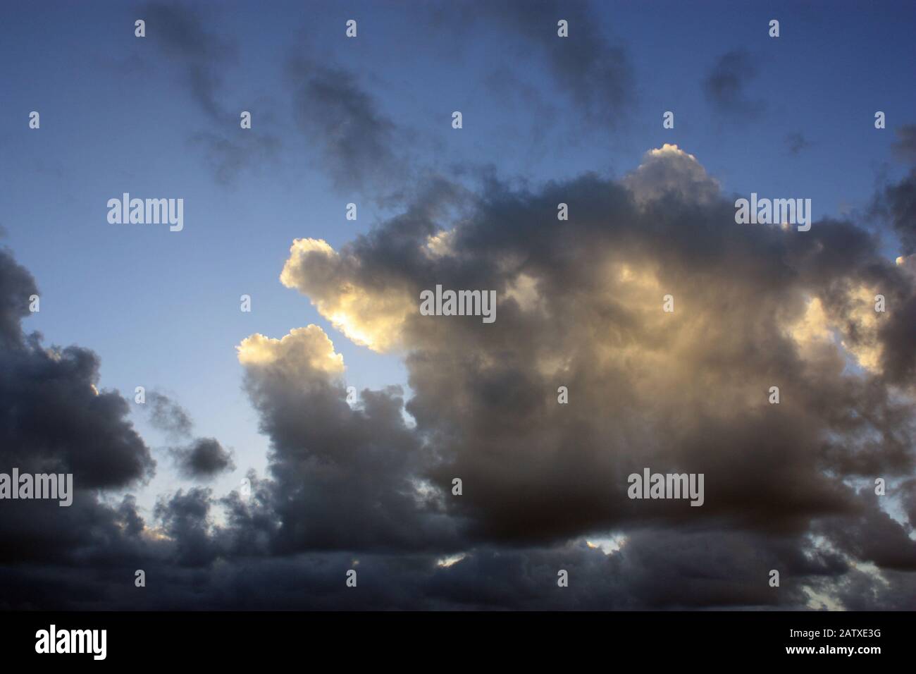 Cumulonimbus and nimbostratus clouds hires stock photography and