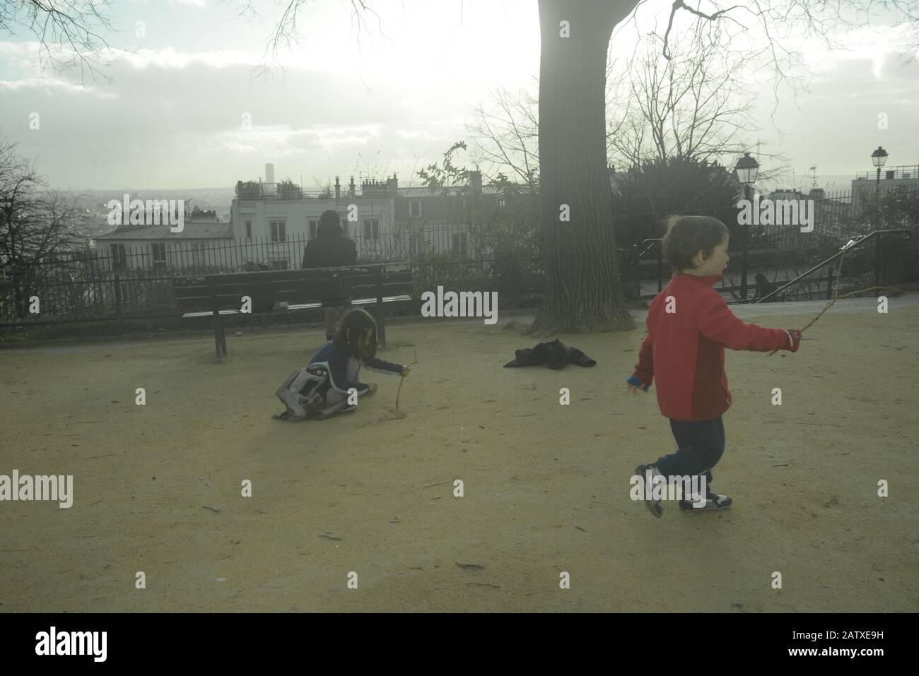 Children playing in a park in Paris, pasakdek Stock Photo