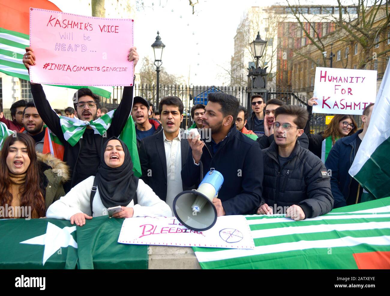 Kashmiri Flag Hi res Stock Photography And Images Alamy kashmiri-flag-hi-res-stock-photography-and-images-alamy