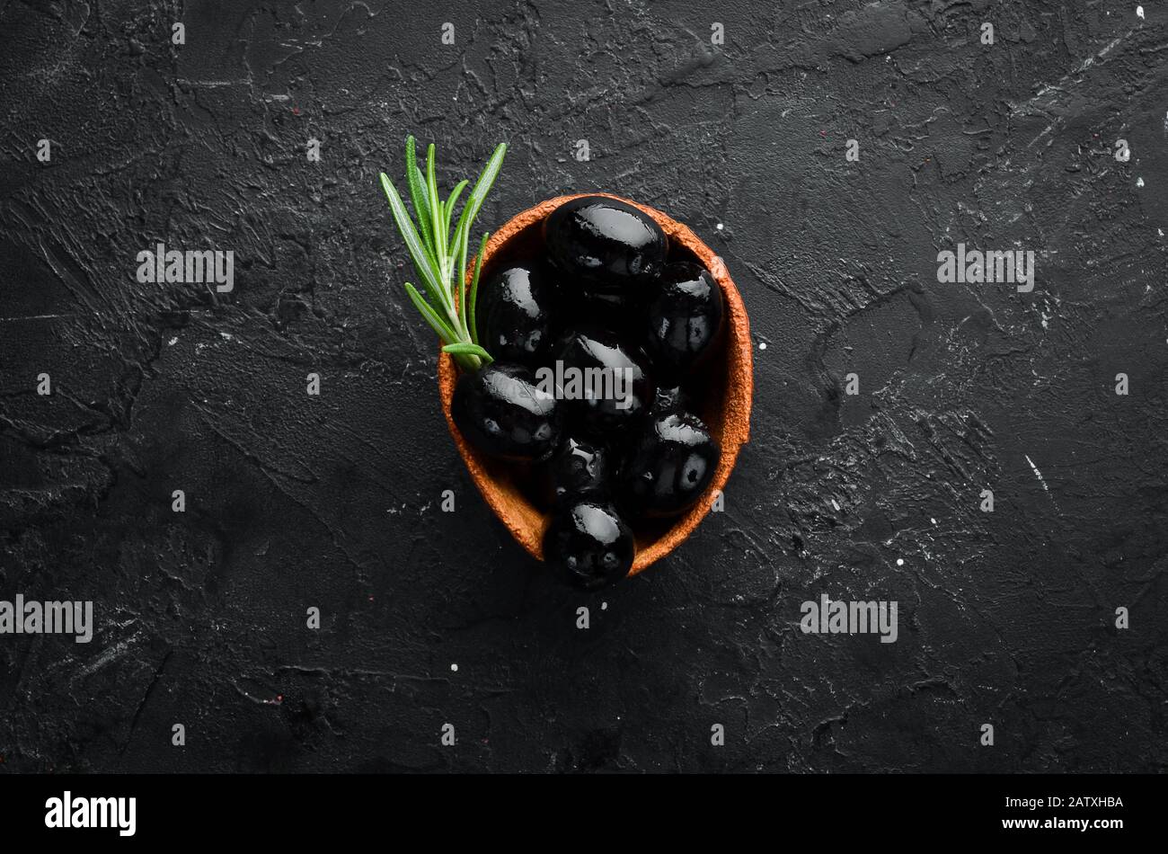 Olives in a bowl top view hi-res stock photography and images - Alamy