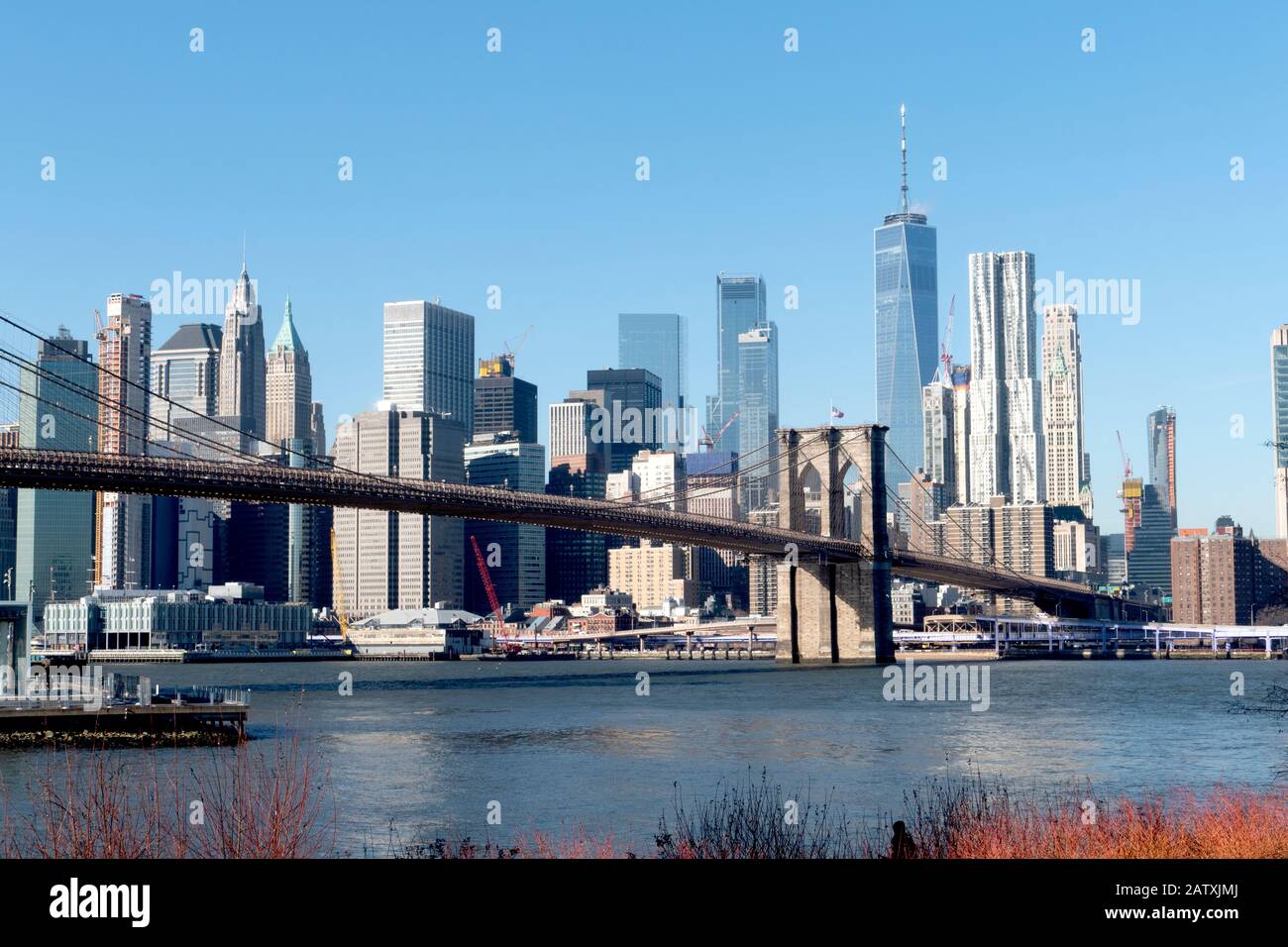Lower Manhattan Skyline 19 Featuring One World Trade Center And The Iconic Brooklyn Bridge Spanning The East River New York City Usa Stock Photo Alamy