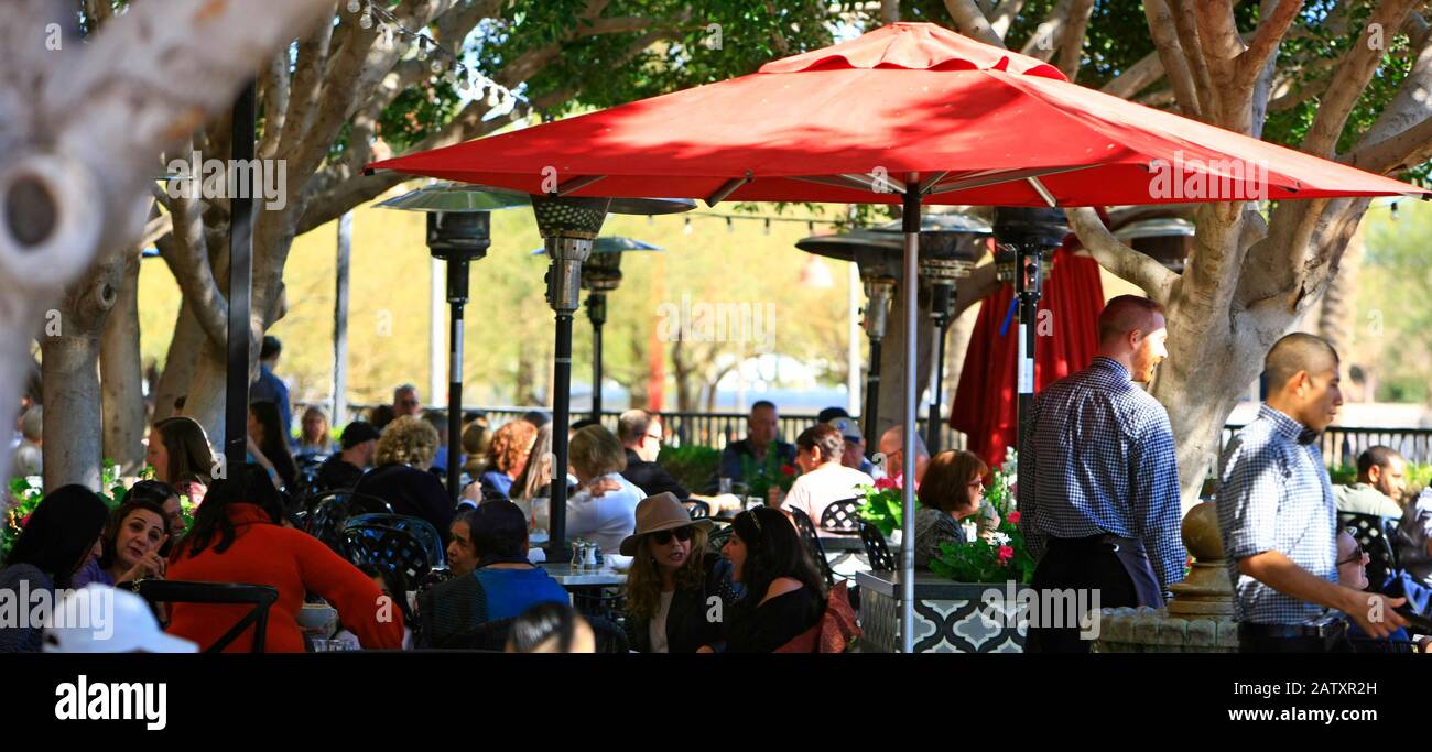 People enjoying lunch at Olive & Ivy Restaurant on the waterfront in Scottsdale, AZ Stock Photo