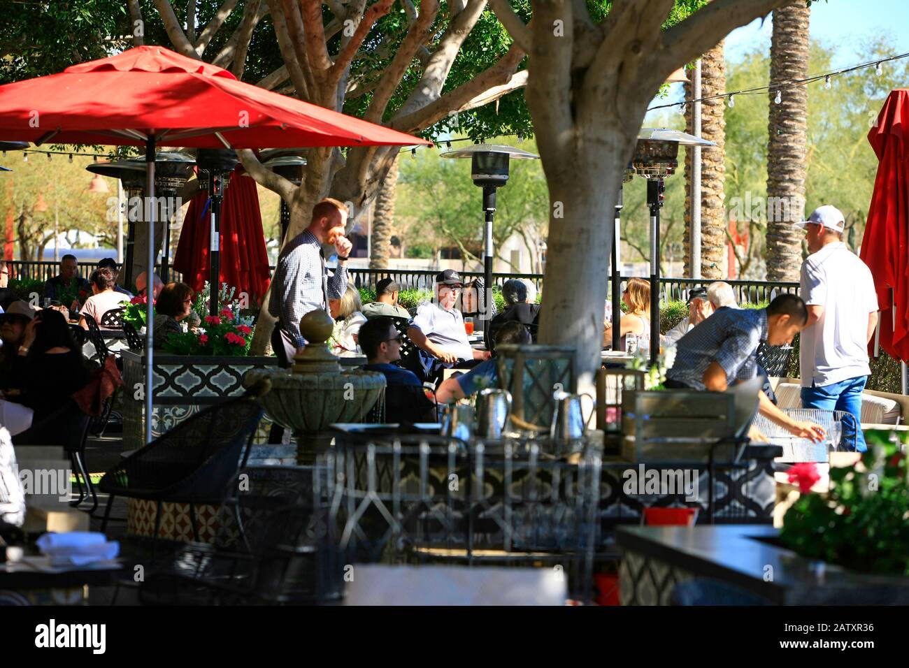 People enjoying lunch at Olive & Ivy Restaurant on the waterfront in Scottsdale, AZ Stock Photo