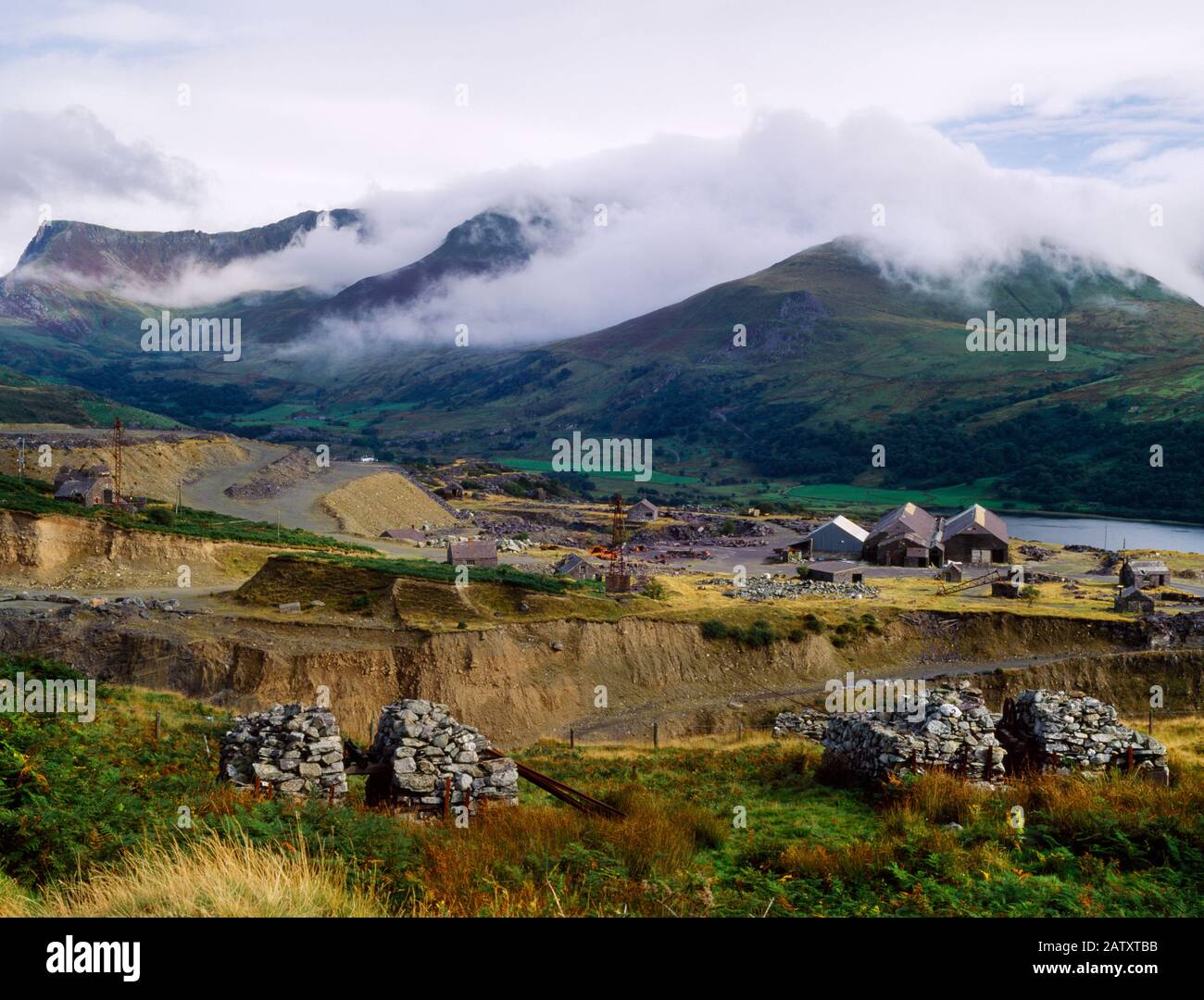 Nantlle valley slate quarry landscape hires stock photography and