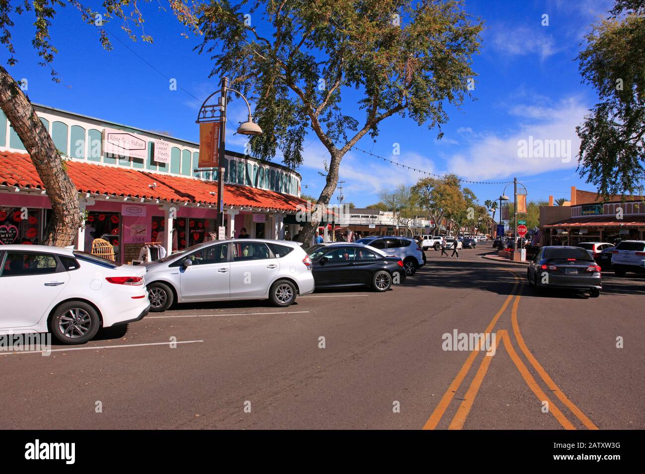 People enjoying the free parking and welcoming stores in the 5th Ave shopping district of Old Town Scottsdale AZ Stock Photo