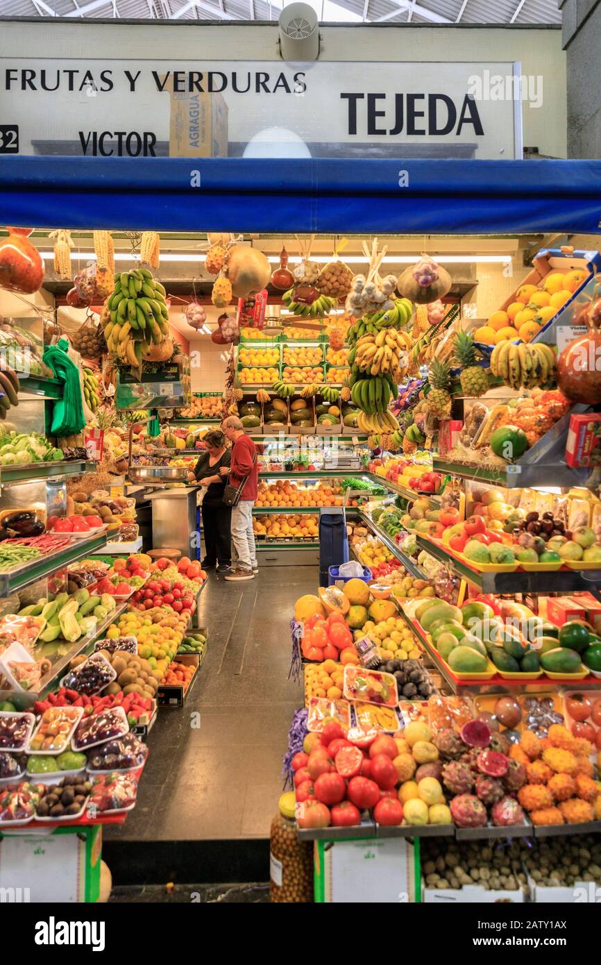 Fresh fruit shop and stall in Mercado De Vegueta indoor food market, Las  Palmas Gran Canaria, Canary Islands Stock Photo - Alamy