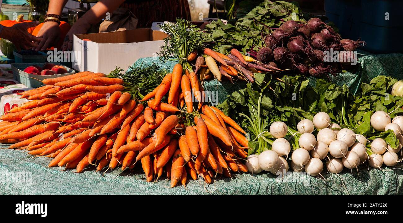 fresh vegetables for sale at a farmers market Stock Photo