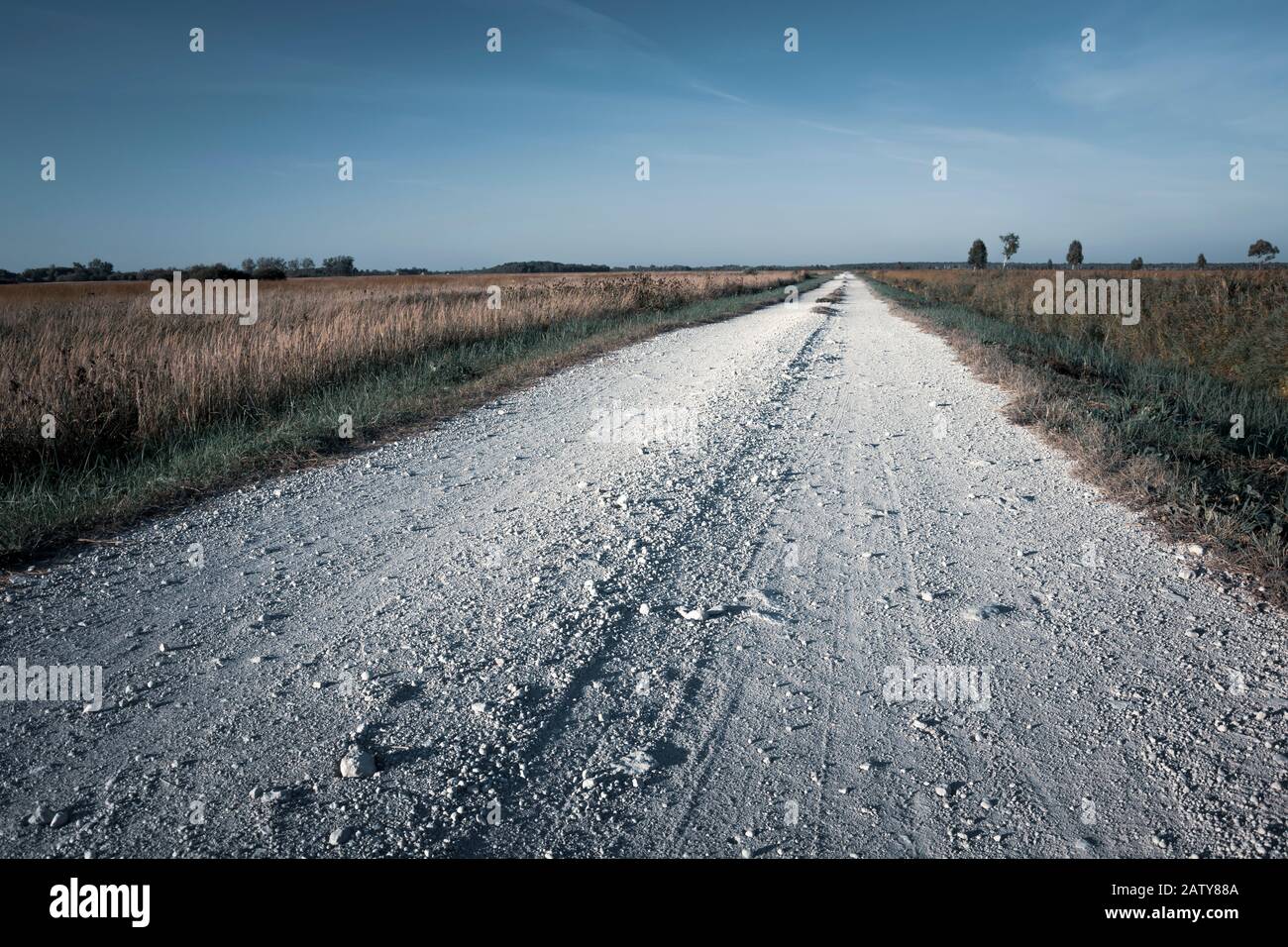 Gravel road perspective hi-res stock photography and images - Alamy