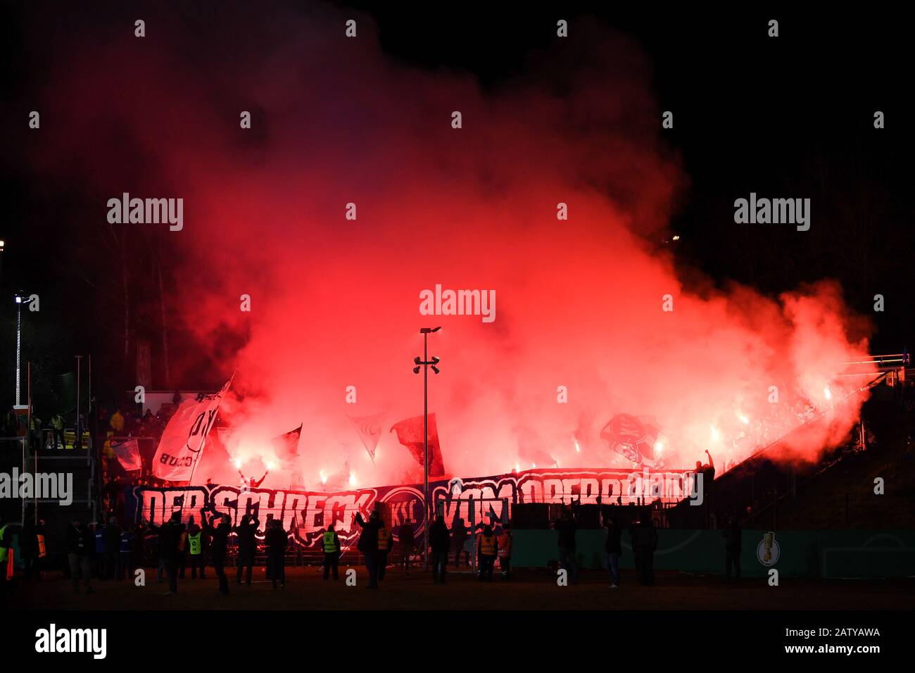 Voelklingen, Deutschland. 05th Feb, 2020. left to right Christopher Schorch  (Saarbruecken), Philipp Hofmann (KSC), Fanol Perdedaj (Saarbruecken).  GESFootballDFB Cup: Round of 16: 1. FC Saarbruecken - Karlsruher SC,  05.02.2020 FootballSoccer: DFB cup: