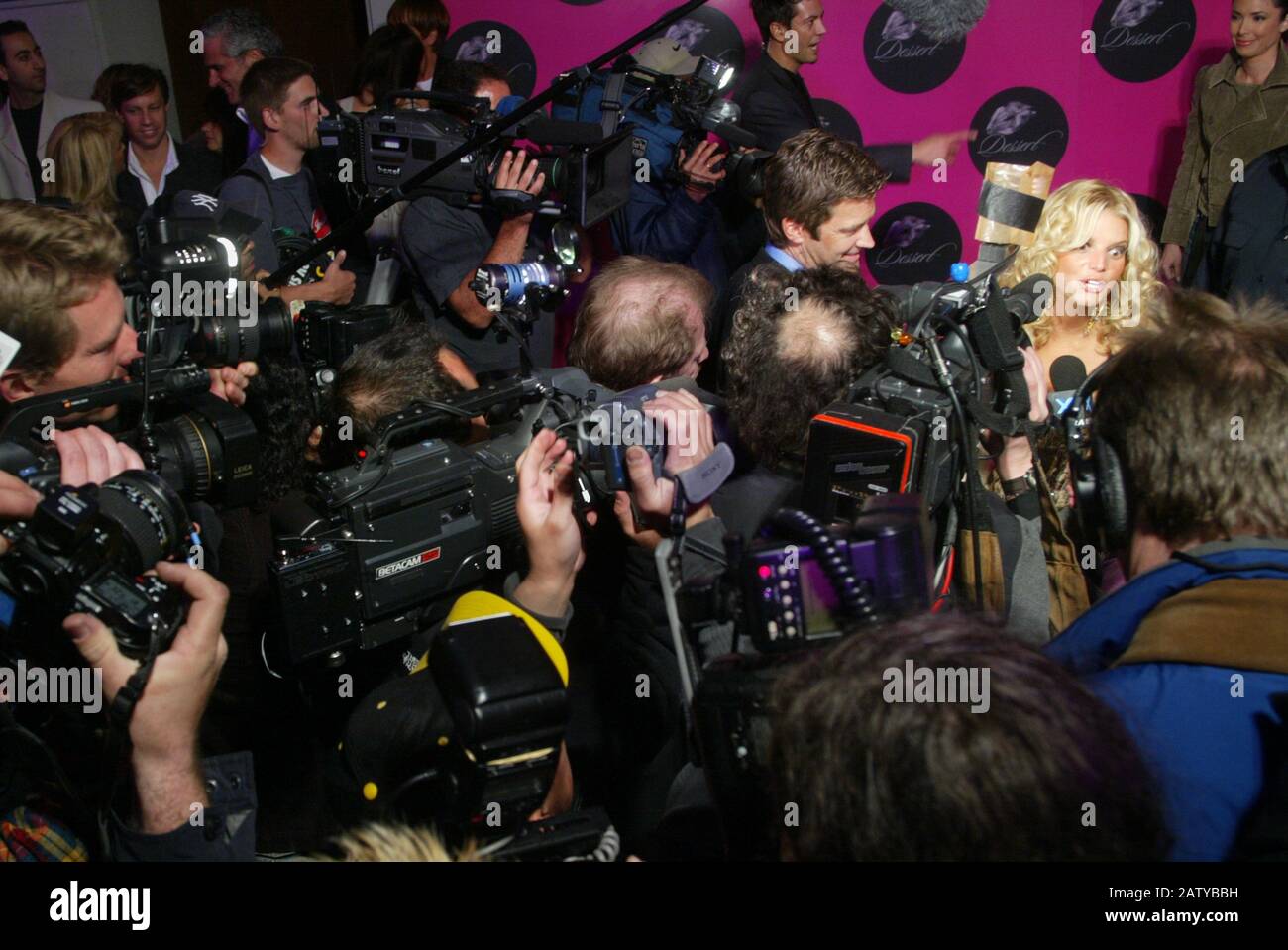 JESSICA SIMPSON DESSERT BEAUTY LAUNCH PARTY AT MARQUEE, NEW YORK, AMERICA - 23 APR 2004 - Jessica Simpson and Nick Lachey Stock Photo