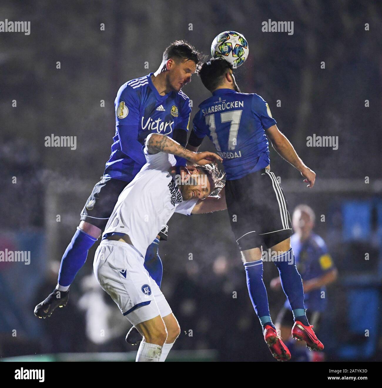 Voelklingen, Deutschland. 05th Feb, 2020. left to right Christopher Schorch  (Saarbruecken), Philipp Hofmann (KSC), Fanol Perdedaj (Saarbruecken).  GESFootballDFB Cup: Round of 16: 1. FC Saarbruecken - Karlsruher SC,  05.02.2020 FootballSoccer: DFB cup: