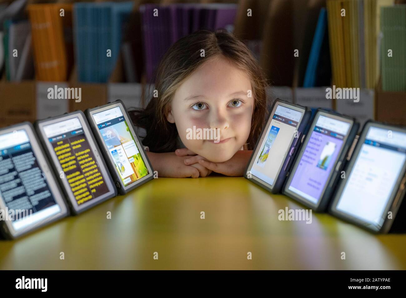 Primary School Children learning on-line Stock Photo - Alamy