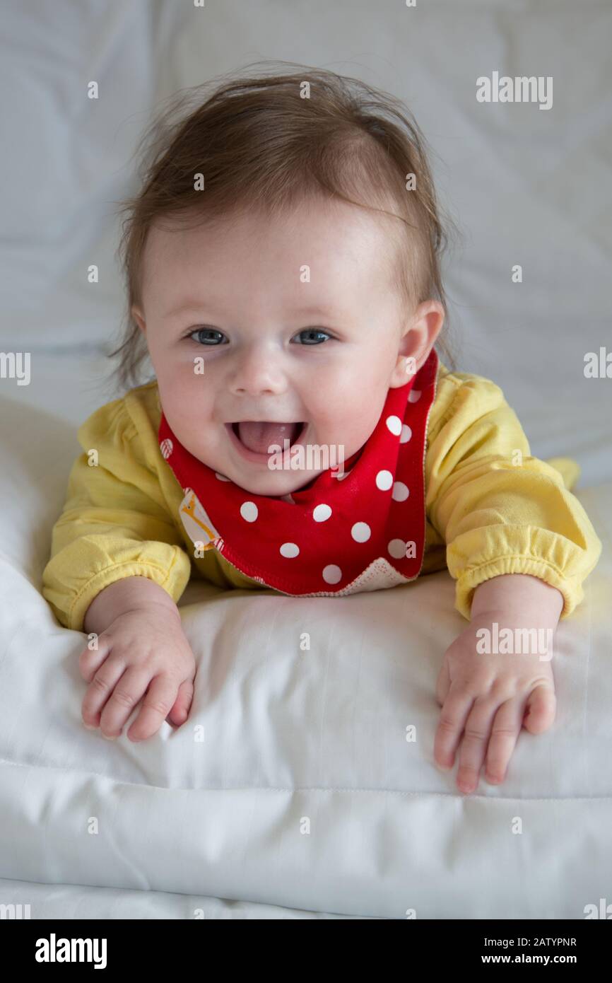 6 month old baby girl hi-res stock photography and images - Alamy
