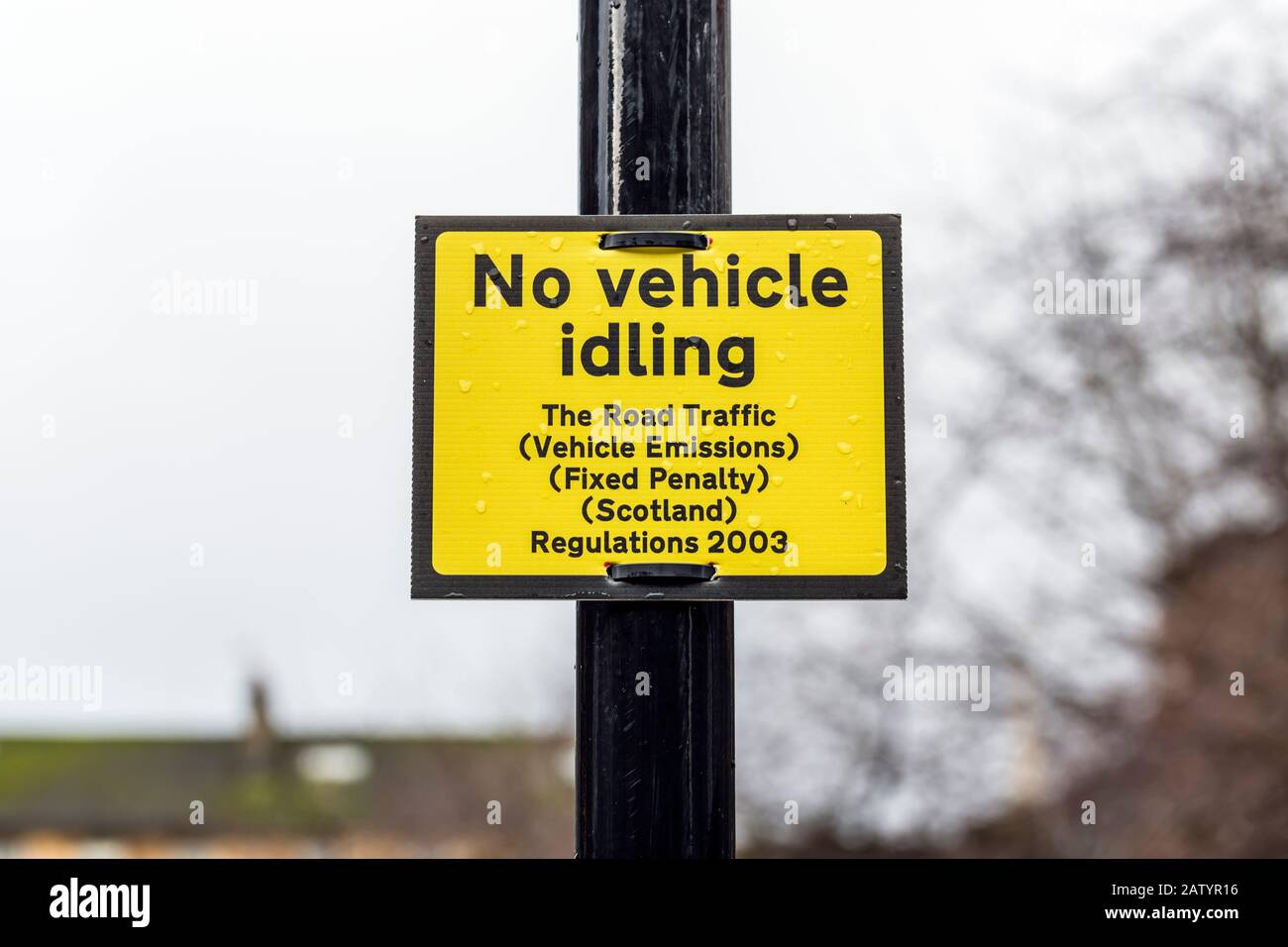 A No Vehicle Idling sign in Glasgow city centre, Scotland, UK Stock Photo