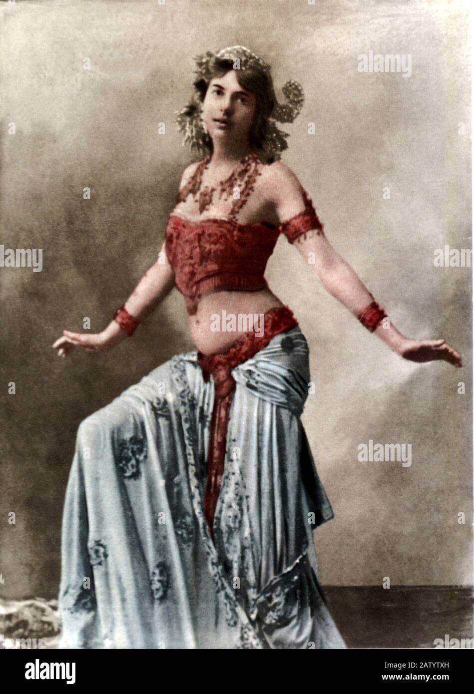 Azijn gebouw herwinnen 1895 c , FRANCE : The exotic dancer and spy MATA HARI ( born Margaretha  Geertruida Zelle , 1876 - 1917 ) - WWI - Prima Guerra Mondiale - BALLERINA  Stock Photo - Alamy