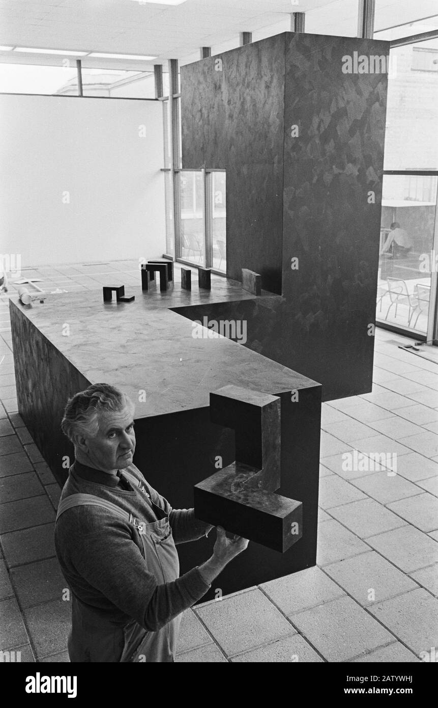 Minimal Art in The Hague Municipal Museum. Cubes of Tony Smith Date: March 20, 1968 Keywords: CUBES, museums Stock Photo