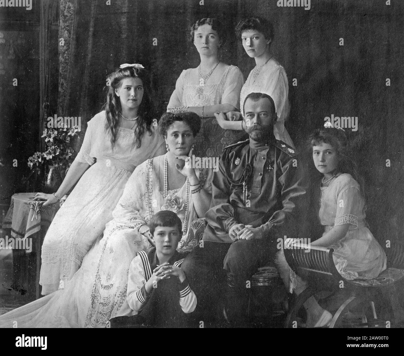 Royal Russian family [1914] - The Romanovs, the last royal family of Russia including: seated (left to right) Marie, Queen Alexandra, Czar Nicholas II, Anastasia, Alexei (front), and standing (left to right), Olga and Tatiana Stock Photo