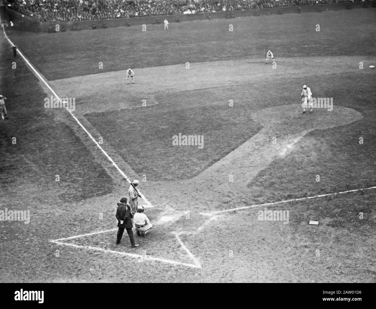 World Series 1913, 4th game, Shibe Park, Doc Crandall bats, Chief Bender pitching  - October 10, 1913 Stock Photo
