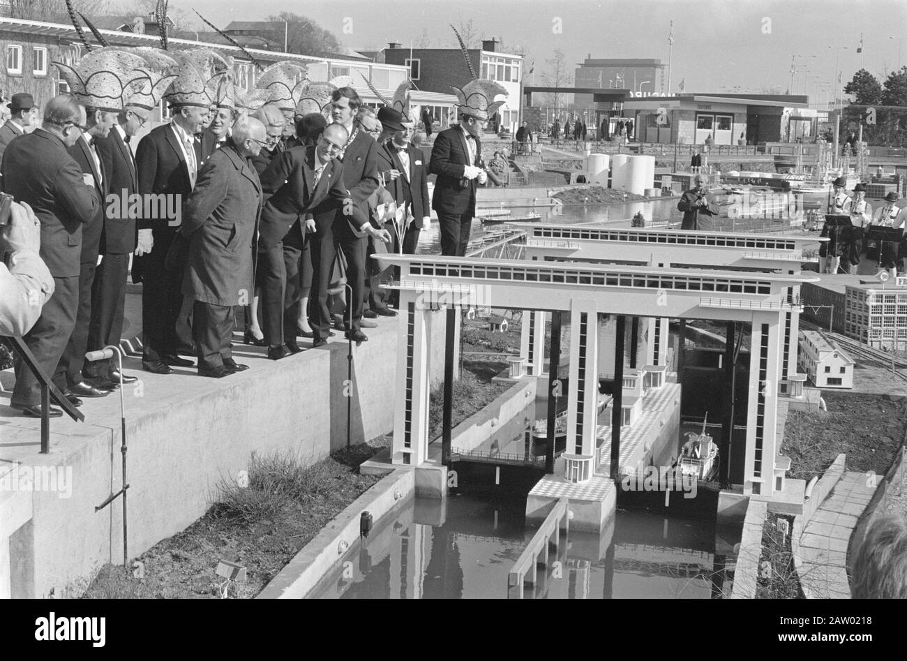 Minister Willem Drees Jr. opens Madurodam by model Princess Beatrix Locks in operation set. Date: March 28, 1972 Keywords: apertures Person Name: Drees, Wim Stock Photo