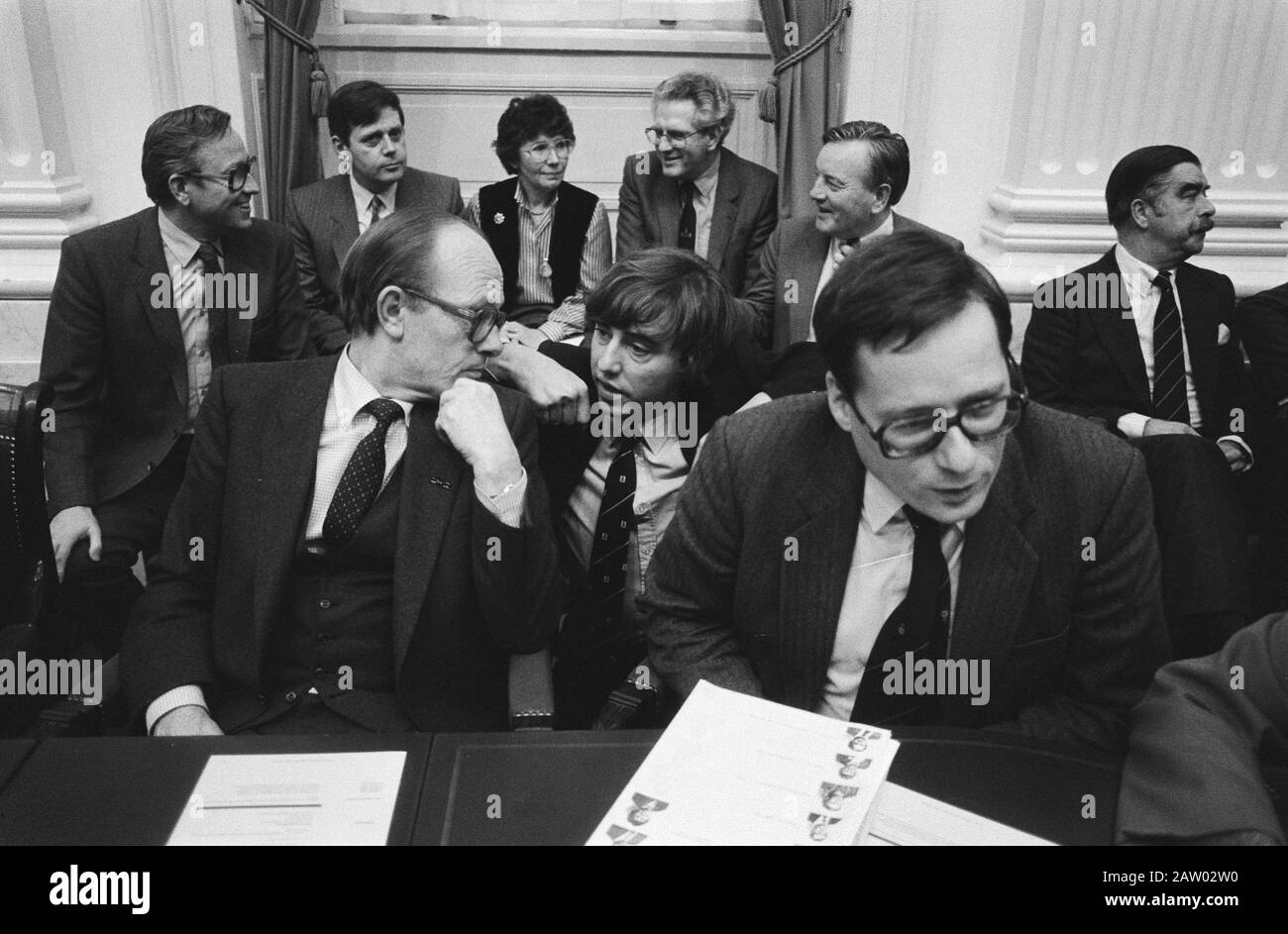 Government Statement by the Lubbers Cabinet  Ministers Rietkerk and Deetman with between them Nijpels. In the background some State Secretaries Date: November 22, 1982 Location: The Hague, South Holland Keywords: cabinets, ministers, government statements, state secretaries Person Name: Deetman, Wim, Nijpels, Ed, Rietkerk, Picked Stock Photo