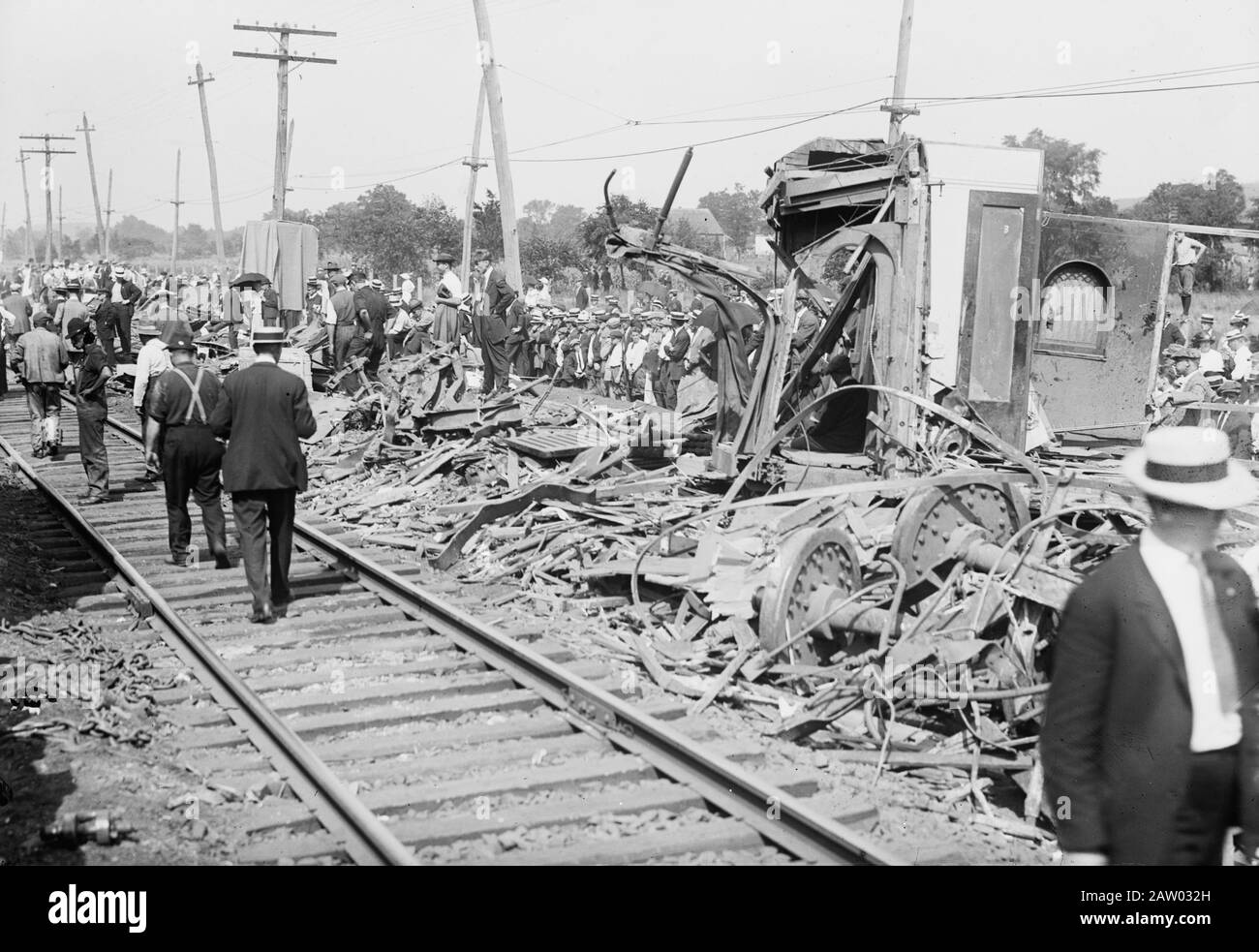 People looking at wrecked railroad cars after a railroad accident in which the White Mountain Express crashed through two cars of the Bar Harbor Express, north of New Haven, Connecticut on Sept. 2, 1913. Stock Photo