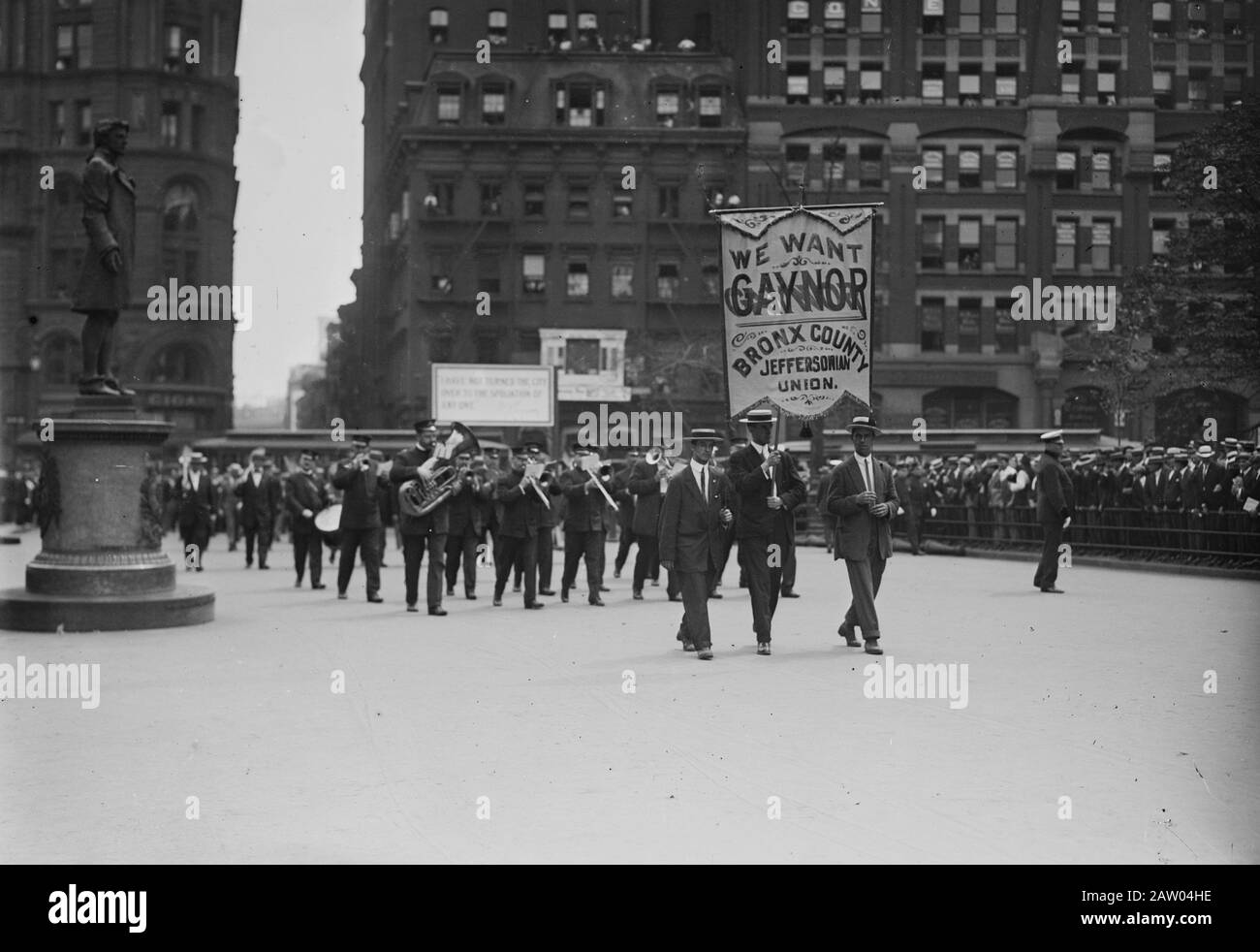 Notification ceremony that took place on September 3, 1913 on the steps