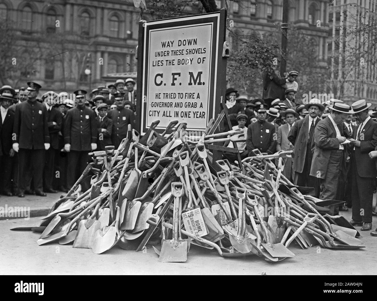 Notification ceremony that took place on September 3, 1913 on the steps